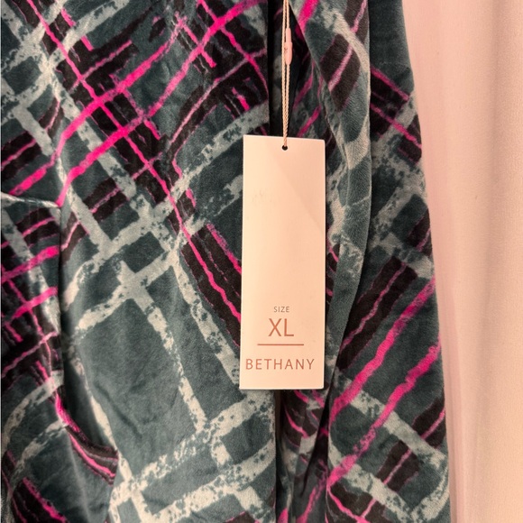 Plaid Cozy Women's Hoodie Sweatshirt with Pink Accents NWT - Picture 3 of 5